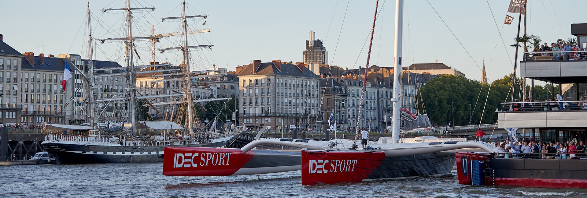 Quatre trimarans géants au cœur de Nantes