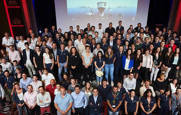 100 apprentis sur le pont du paquebot